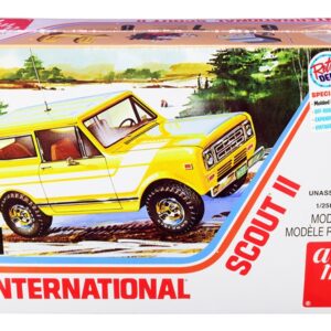 Skill 2 Model Kit IH International Harvester Scout II 1/25 Scale Model by AMT