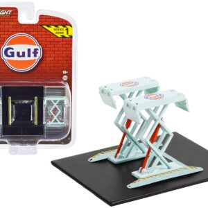 Automotive Double Scissor Lift “Gulf Oil” Light Blue “Double Scissor Lifts” Series 1 1/64 Diecast Model by Greenlight