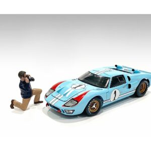 “Race Day 2” Figurine IV for 1/18 Scale Models by American Diorama